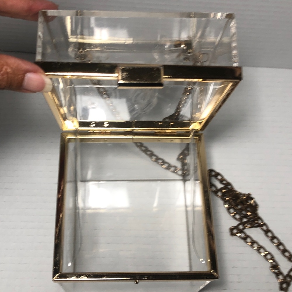 Clear Acrylic Box Clutch/Crossbody Bag Gold chain - Picture 12 of 12